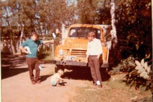 Yrityksen ensimmäinen auto Bedford vuonna 1970.